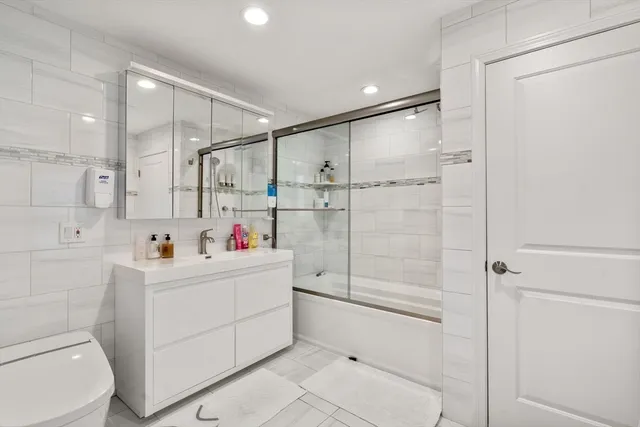 $2,175,000 | 27 Hamilton Place, Needham, MA 02494