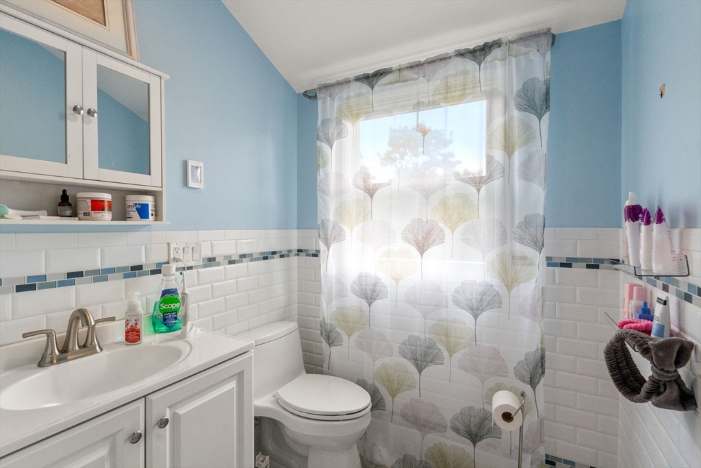 27 Hamilton Place Needham, MA 02494 - Photo 19 of 42