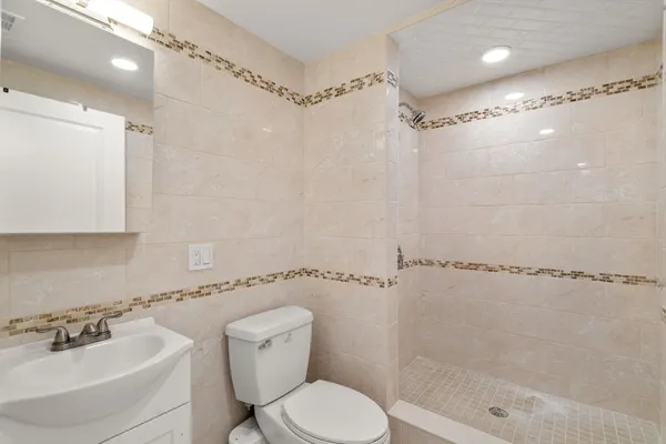 $1,999,000 | 27 Hamilton Place, Needham, MA 02494