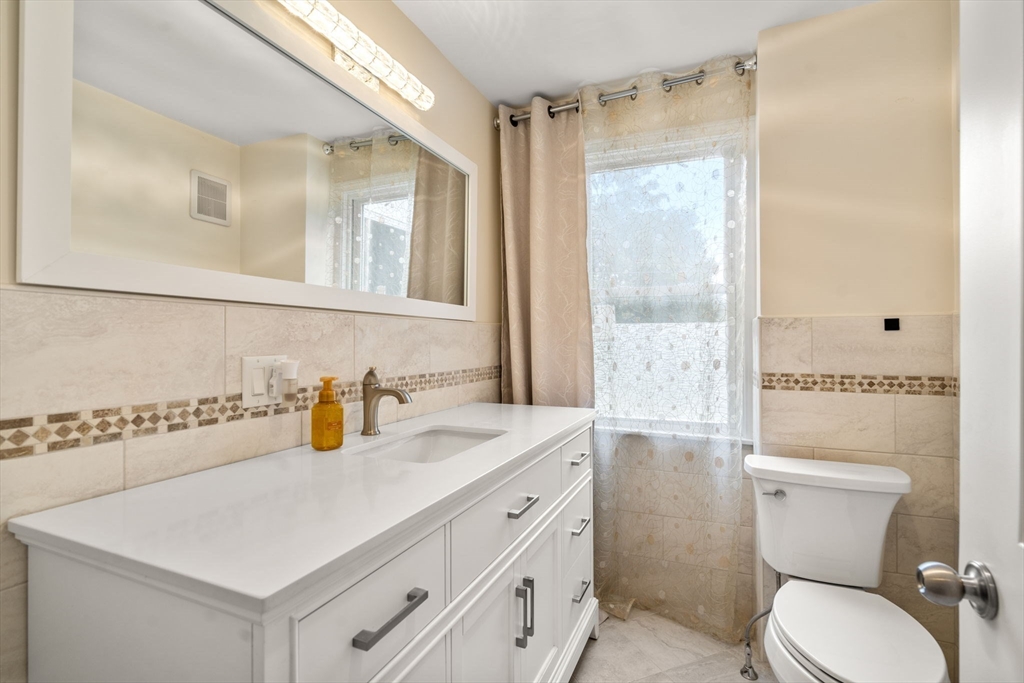 27 Hamilton Place Needham, MA 02494 - Photo 32 of 42