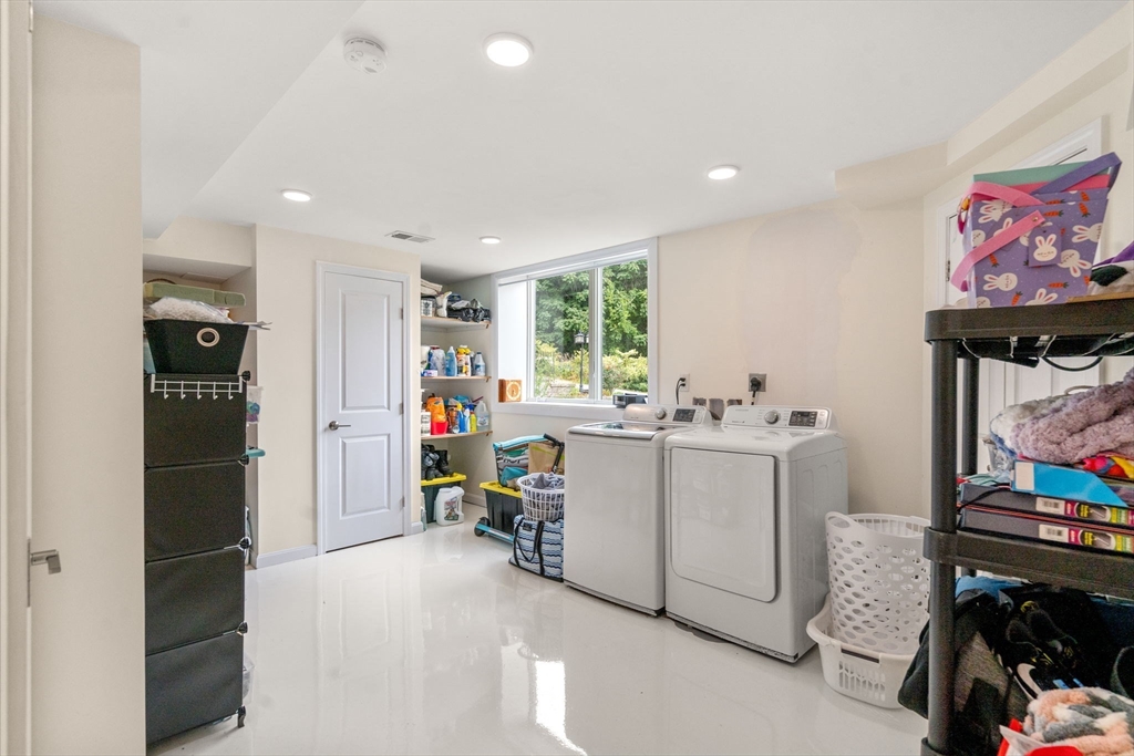 27 Hamilton Place Needham, MA 02494 - Photo 34 of 42