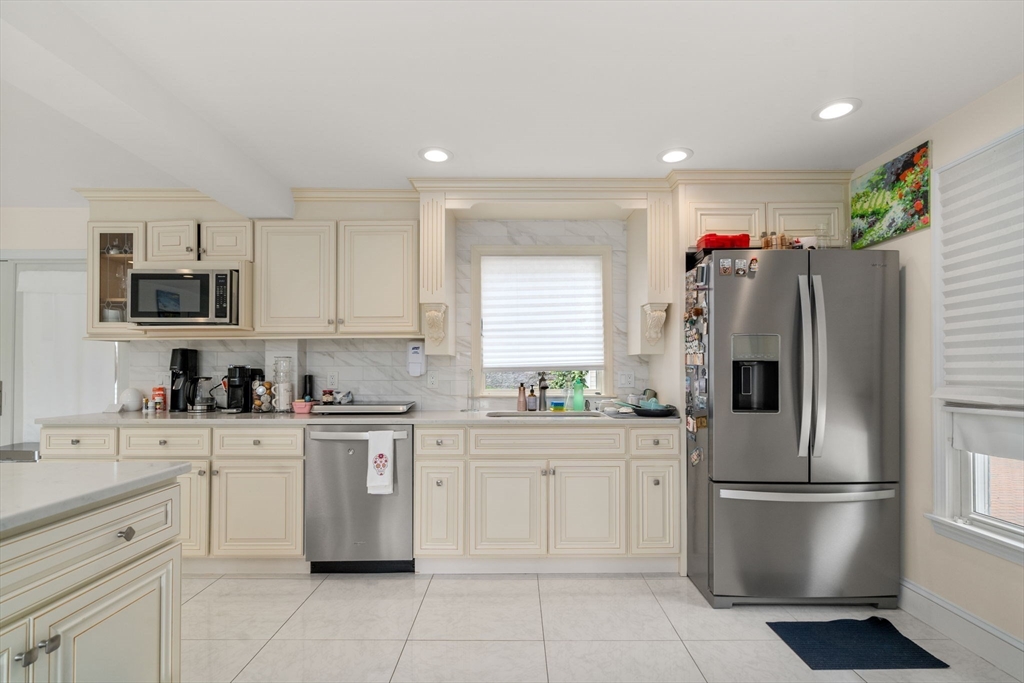 27 Hamilton Place Needham, MA 02494 - Photo 10 of 42