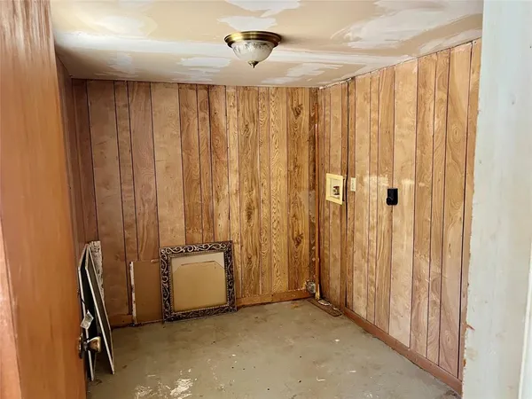 a view of a storage & utility room