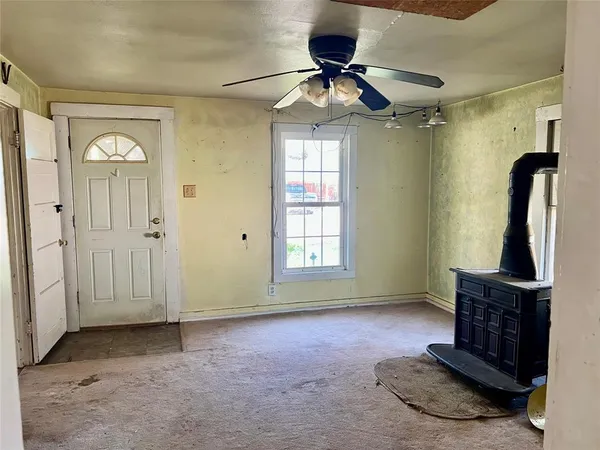 a view of entryway with a front door