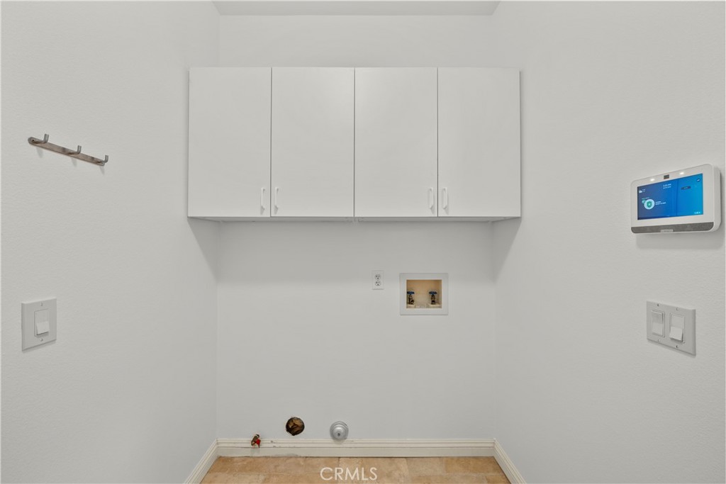 25512 Wilde Avenue Stevenson Ranch, CA 91381 - Photo 18 of 53 a view of room with cabinets