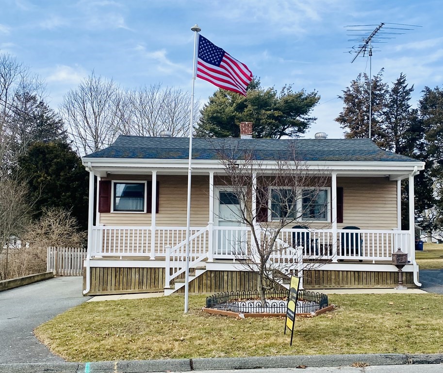 36 Hacker Street Fairhaven, MA 02719 - Photo 2 of 20 Gallery Image 2