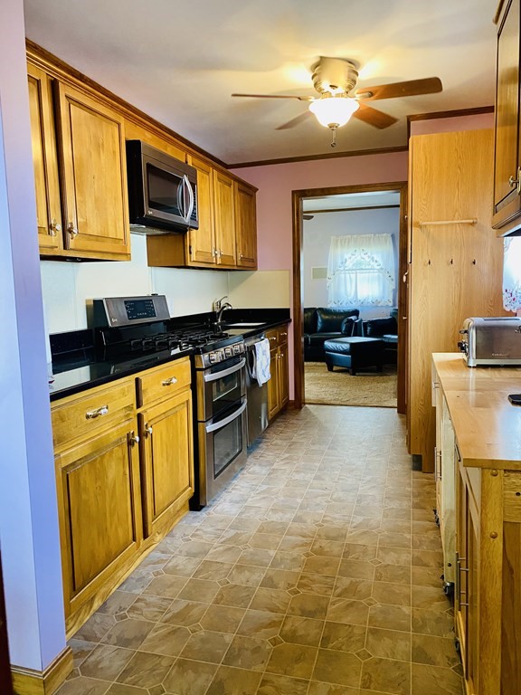 36 Hacker Street Fairhaven, MA 02719 - Photo 7 of 20 Gallery Image 7