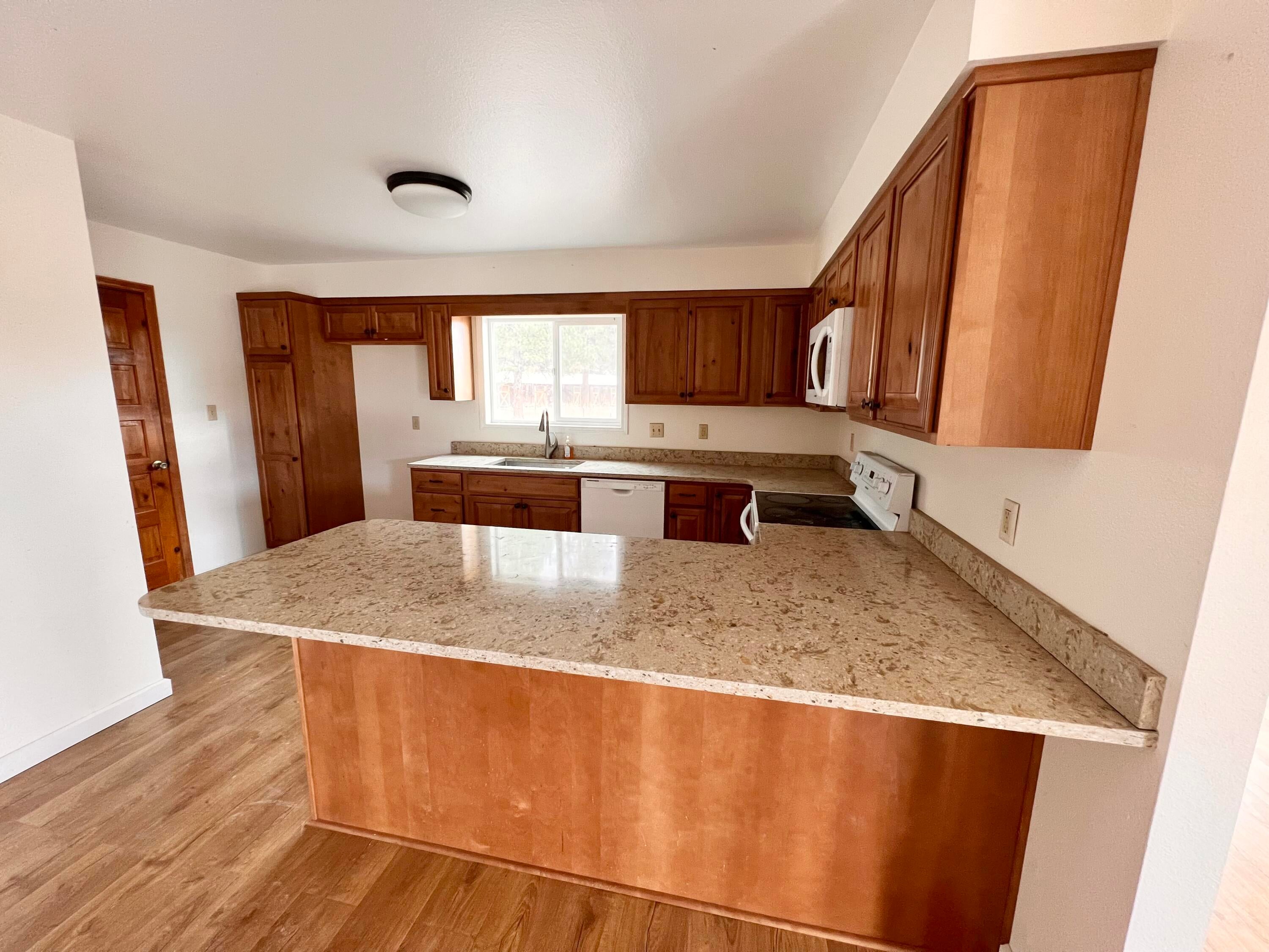 9615 Williamson River Road Chiloquin, OR 97624 - Photo 12 of 60 Kitchen