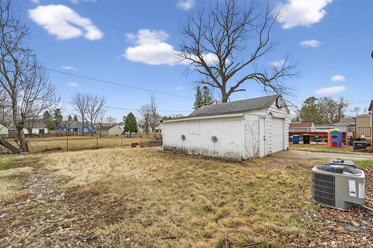 2603 Coolidge Avenue Racine, WI 53403 - Photo 16 of 18 DSC00022