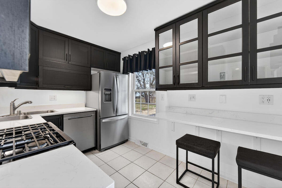 2603 Coolidge Avenue Racine, WI 53403 - Photo 5 of 18 DSC00003