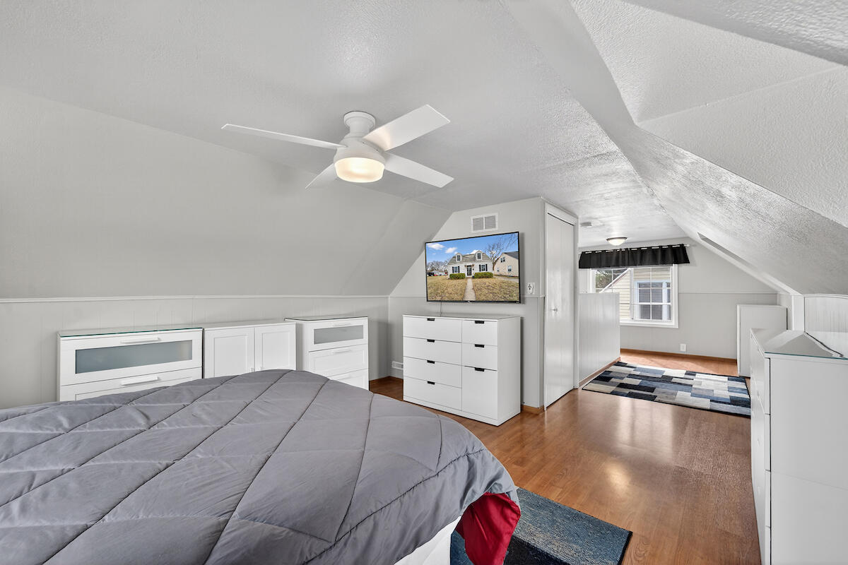 2603 Coolidge Avenue Racine, WI 53403 - Photo 6 of 18 DSC09969