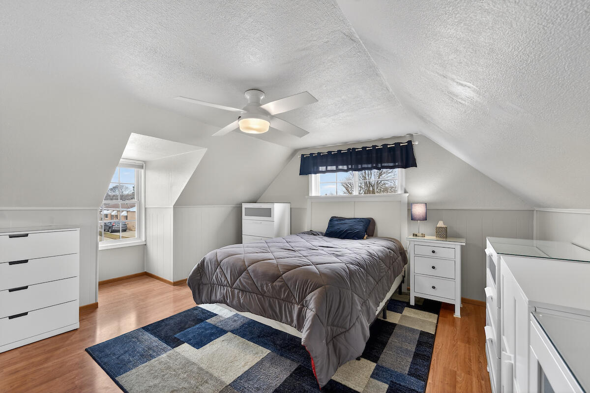 2603 Coolidge Avenue Racine, WI 53403 - Photo 7 of 18 DSC09961