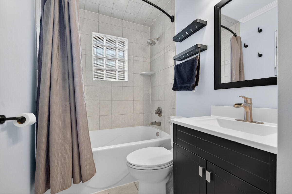 2603 Coolidge Avenue Racine, WI 53403 - Photo 10 of 18 DSC09931