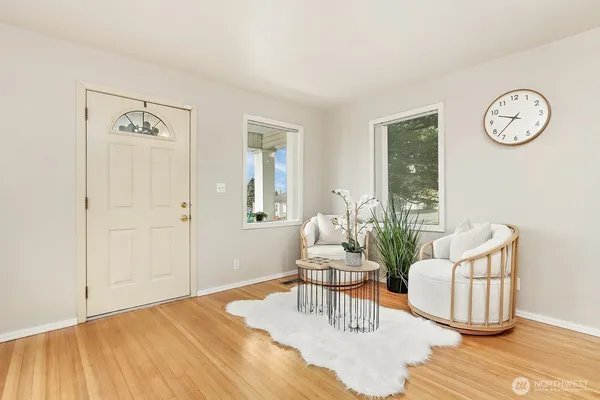 $560,000 | 2001 State Street, Everett, WA 98201