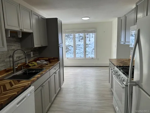 $2,000 | 3 Hook Road, Unit 72K, Poughkeepsie, NY 12601