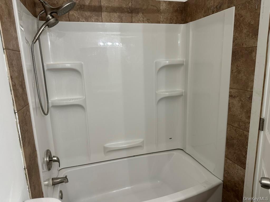 3 Hook Road, Unit 72K Poughkeepsie, NY 12601 - Photo 9 of 13 Bathroom with shower / bath combination and toilet