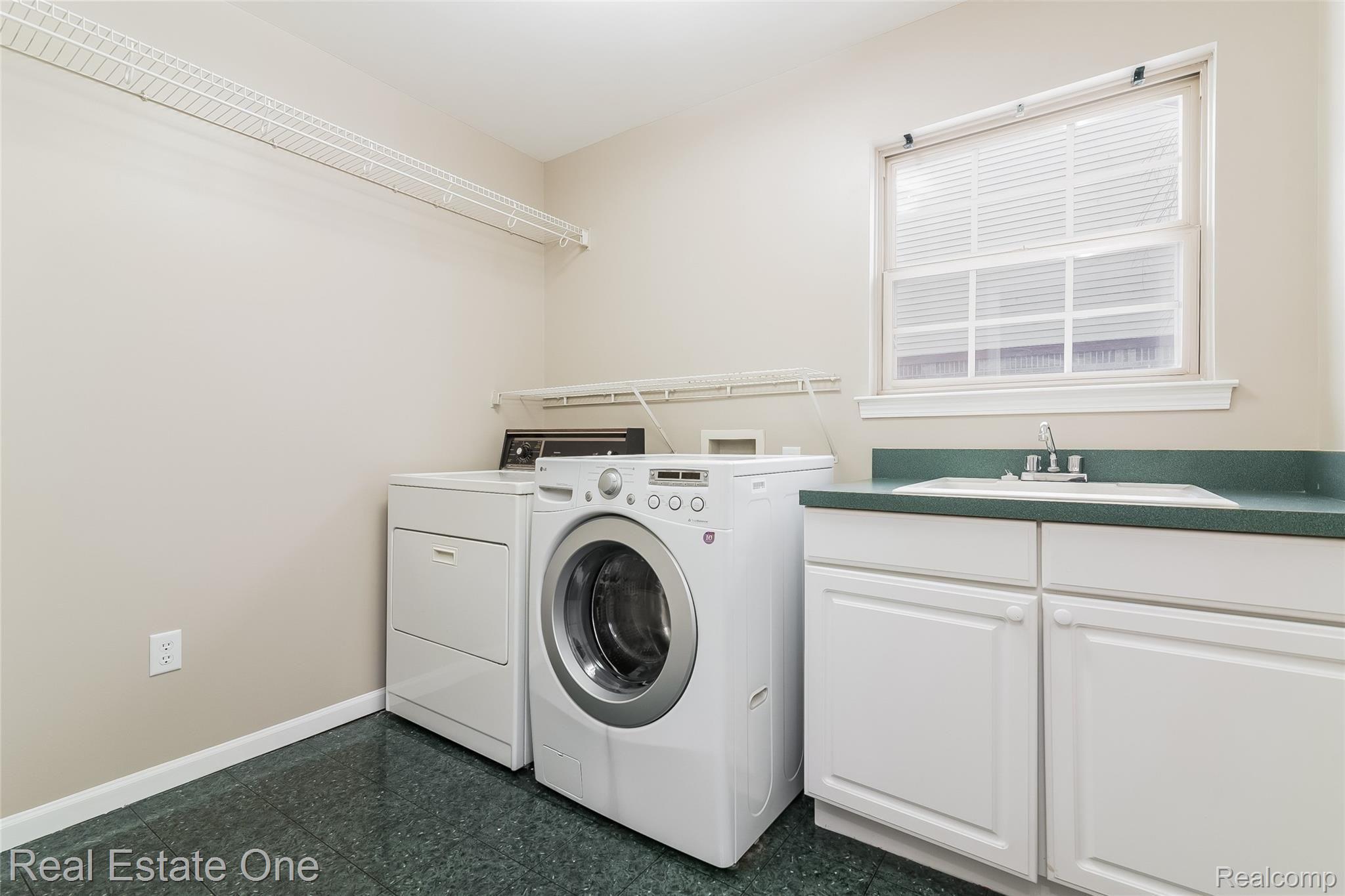 6664 Raintree Drive Canton, MI 48187 - Photo 26 of 43 028-photo-laundry-room-8820844.jpg