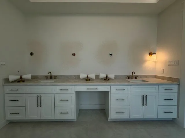 a close view of sink