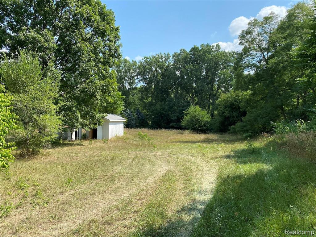 1405 South Hospital Road Waterford, MI 48327 - Photo 11 of 22