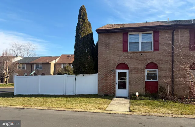 $179,900 | 170 Via Cascata Drive, Clementon, NJ 08021