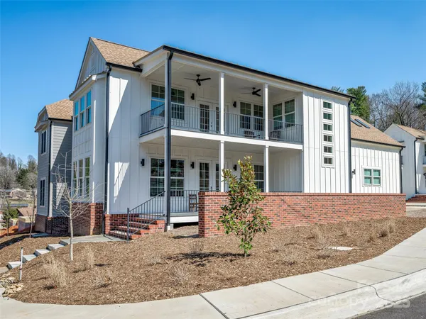 $575,000 | 60 Skyvue Court, Saluda, NC 28773