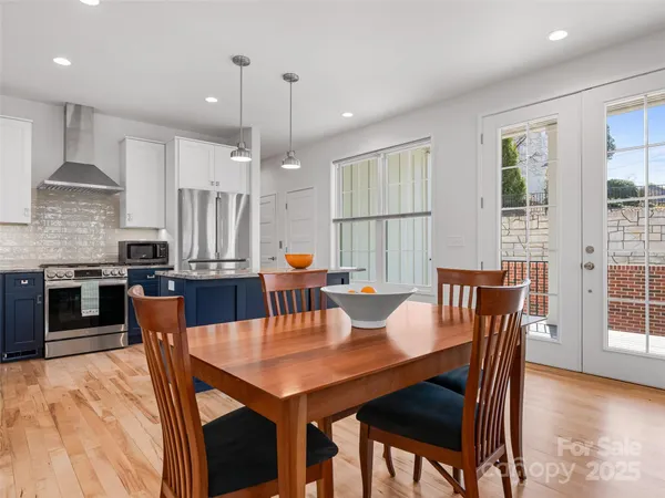 $550,000 | 60 Skyvue Court, Saluda, NC 28773