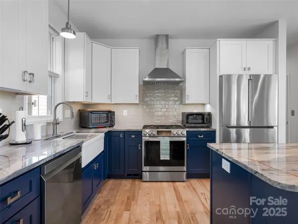 $550,000 | 60 Skyvue Court, Saluda, NC 28773