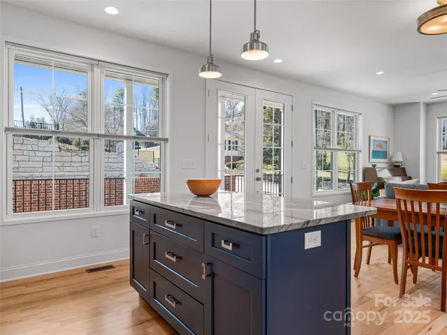 $575,000 | 60 Skyvue Court, Saluda, NC 28773