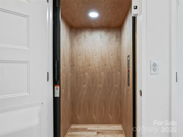 $575,000 | 60 Skyvue Court, Saluda, NC 28773