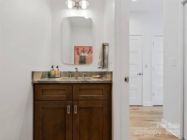 $575,000 | 60 Skyvue Court, Saluda, NC 28773