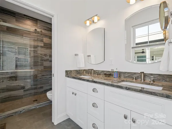 $550,000 | 60 Skyvue Court, Saluda, NC 28773