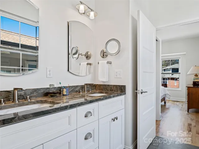 $575,000 | 60 Skyvue Court, Saluda, NC 28773