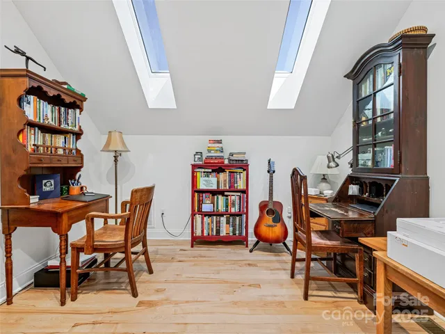 $575,000 | 60 Skyvue Court, Saluda, NC 28773