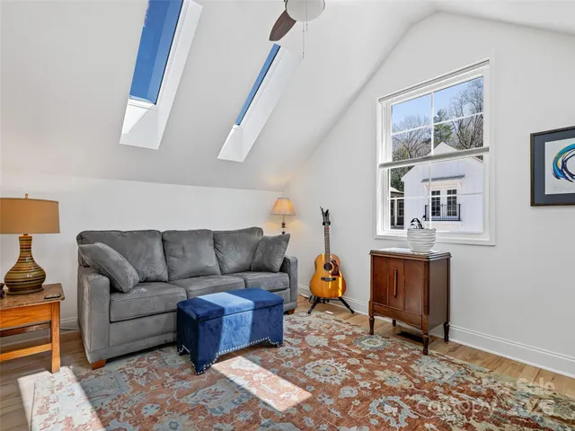 $575,000 | 60 Skyvue Court, Saluda, NC 28773