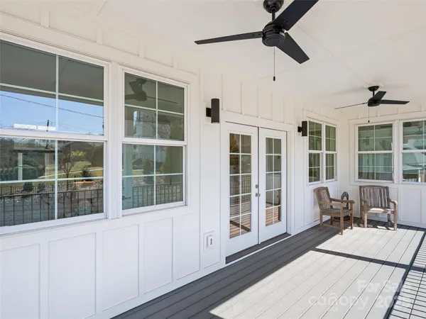 $550,000 | 60 Skyvue Court, Saluda, NC 28773