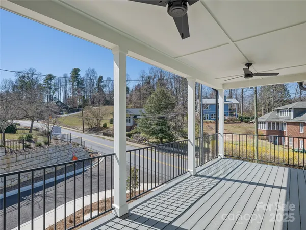 $550,000 | 60 Skyvue Court, Saluda, NC 28773