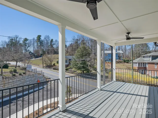 $575,000 | 60 Skyvue Court, Saluda, NC 28773