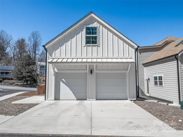 $575,000 | 60 Skyvue Court, Saluda, NC 28773