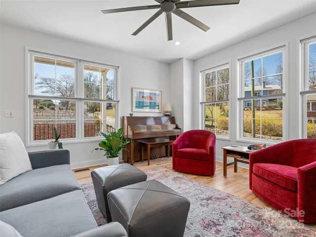 $575,000 | 60 Skyvue Court, Saluda, NC 28773