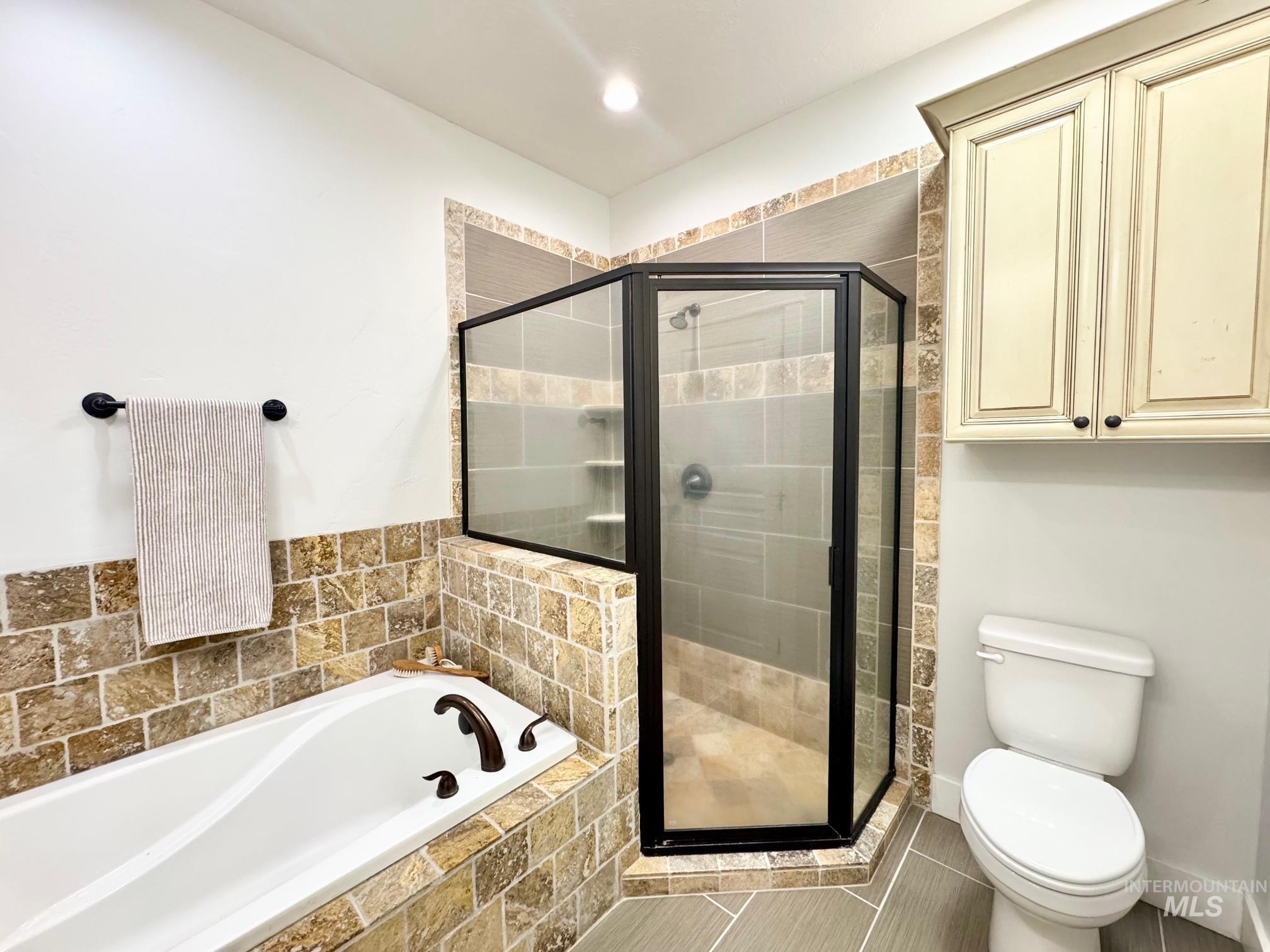 650 Lochsa Loop Heyburn, ID 83336 - Photo 14 of 26 Full bath featuring a shower stall, a garden tub, and recessed lighting