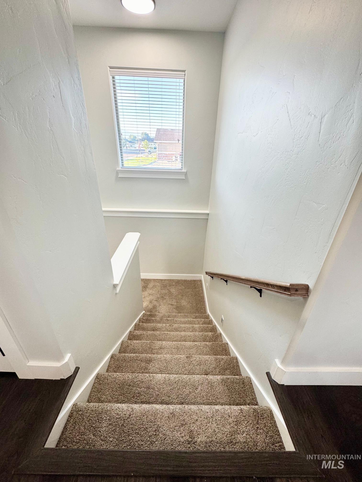 650 Lochsa Loop Heyburn, ID 83336 - Photo 20 of 26 Staircase with baseboards and carpet flooring