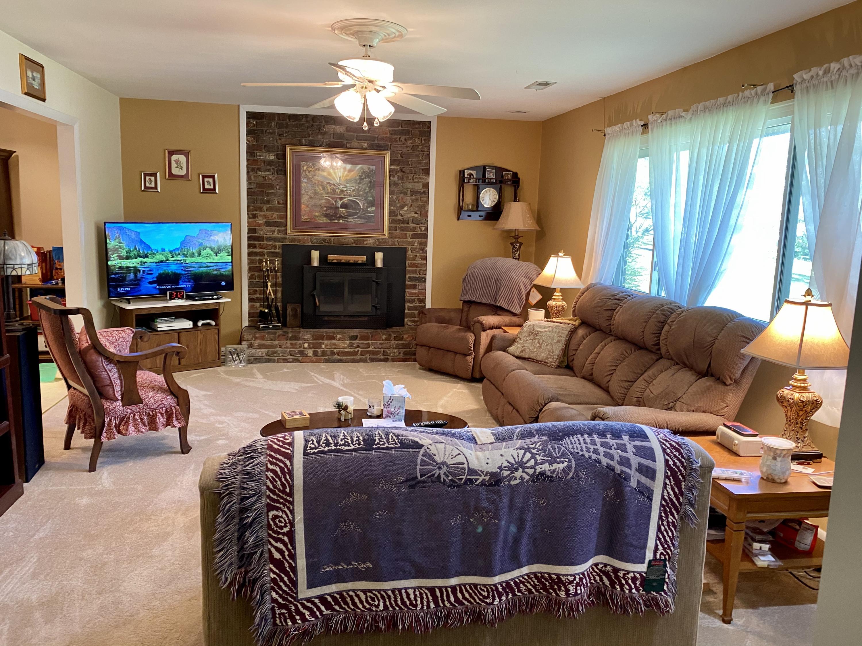149 Nebraska Avenue Oak Ridge, TN 37830 - Photo 8 of 22 Living Room