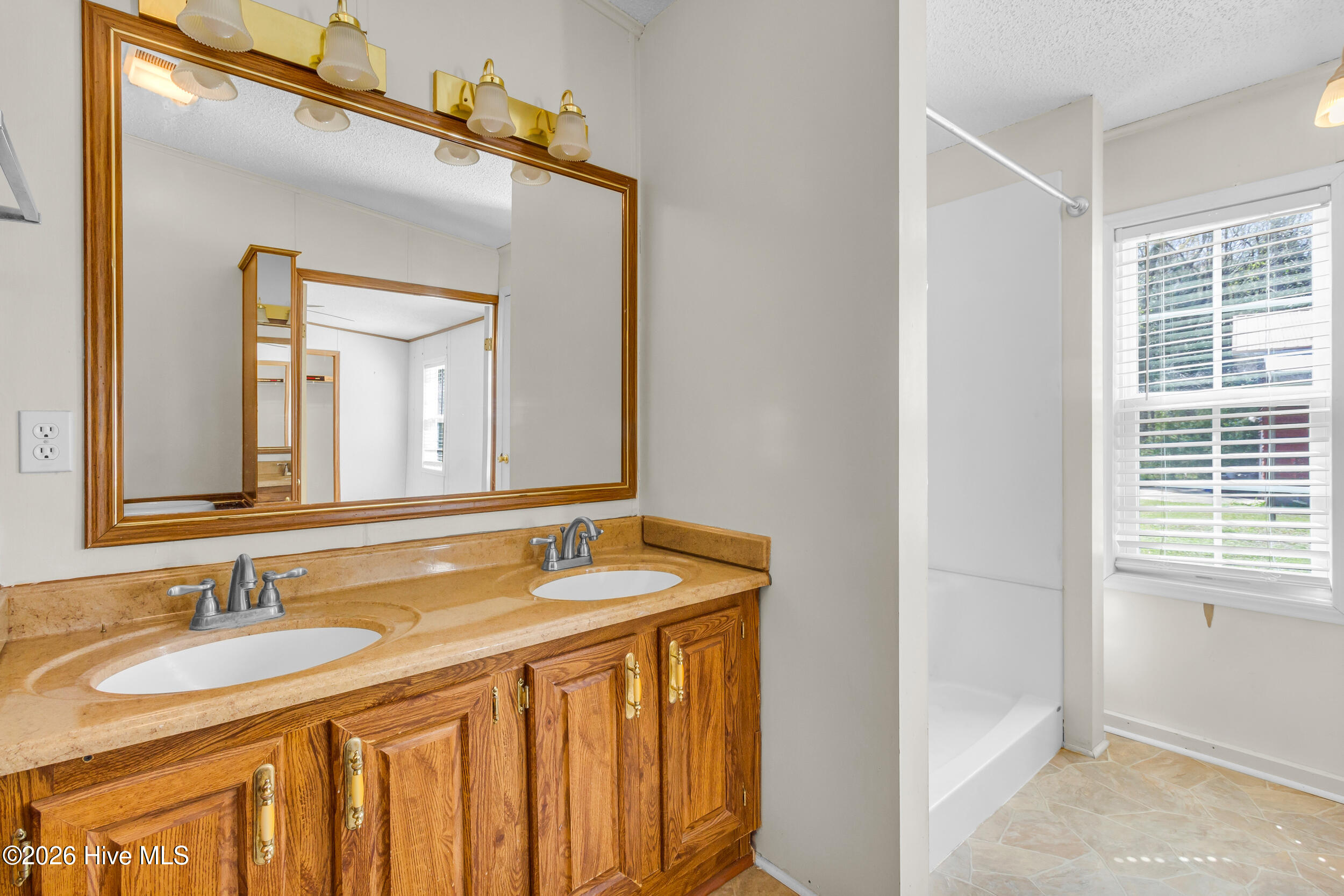 275 Bayleaf Road New Bern, NC 28560 - Photo 28 of 52 Owners Bathroom