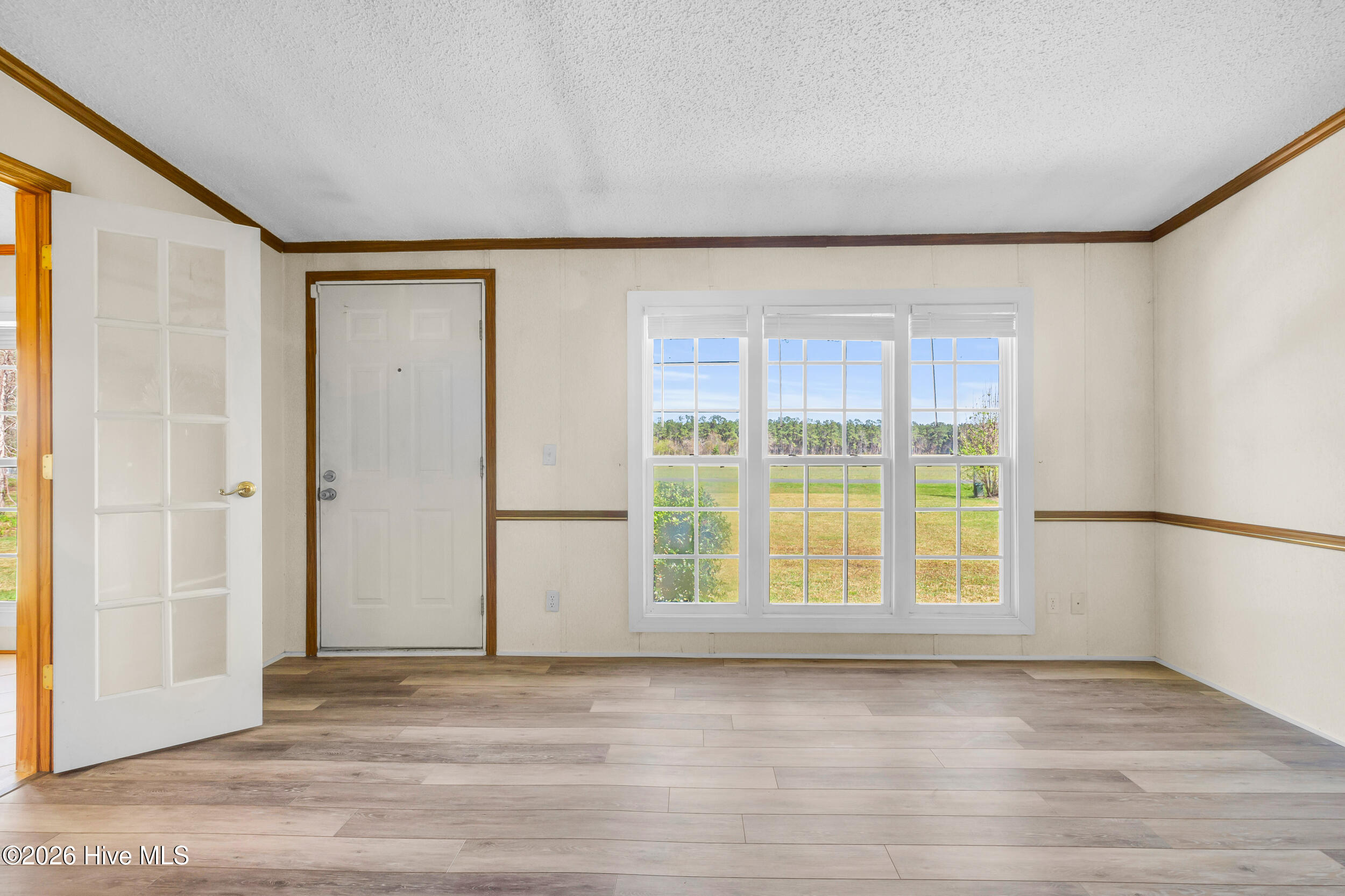 275 Bayleaf Road New Bern, NC 28560 - Photo 7 of 52 Entryway / Living Room