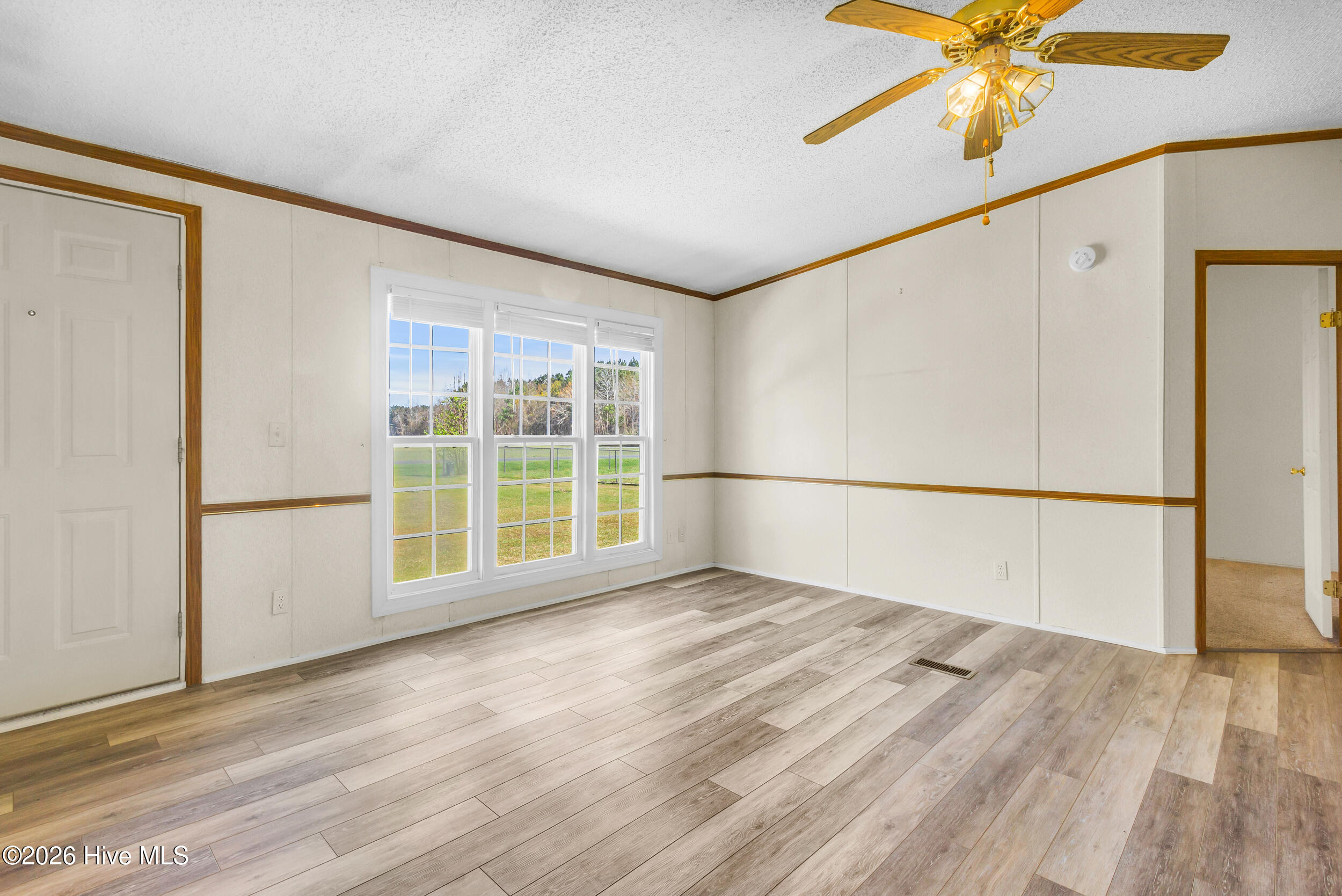 275 Bayleaf Road New Bern, NC 28560 - Photo 8 of 52 Living Room