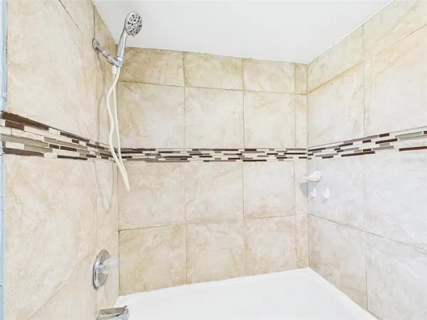 $219,900 | 348 Gordon Avenue, Dundee, FL 33838