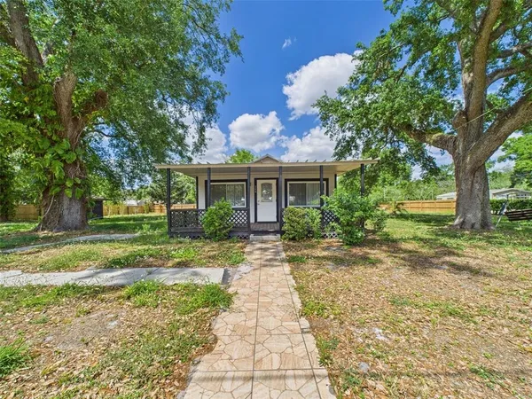 $219,900 | 348 Gordon Avenue, Dundee, FL 33838