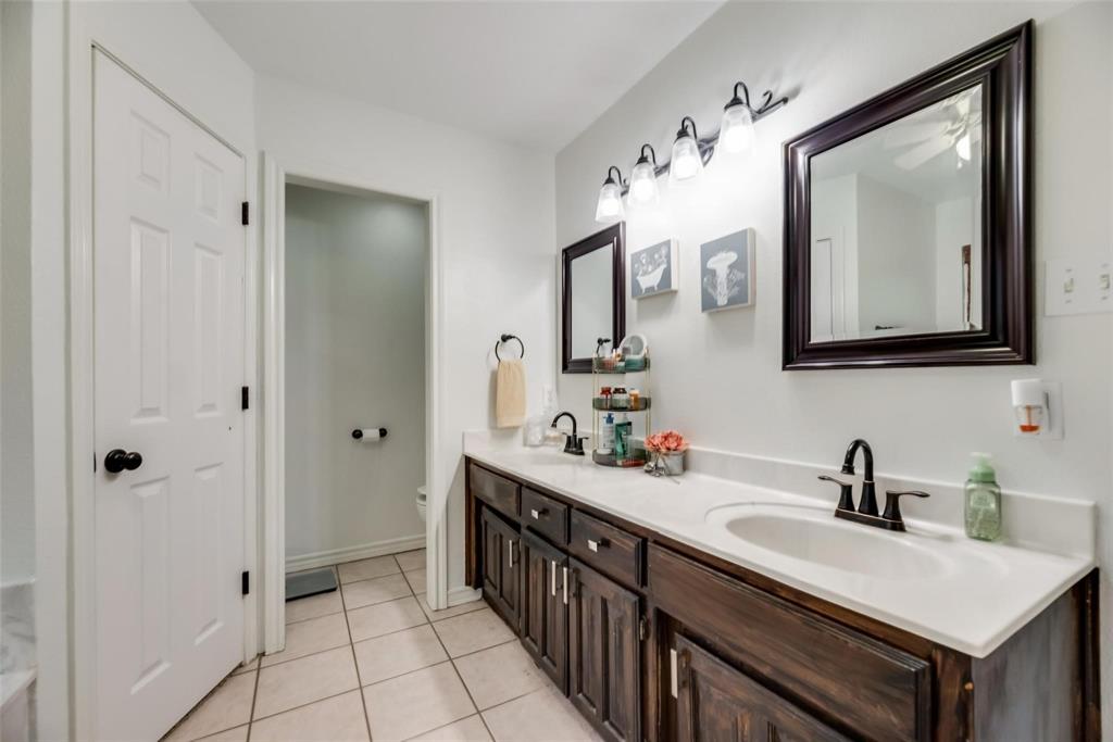 579 South Hitt Street Boyd, TX 76023 - Photo 25 of 34 Large bathroom with Garden Jetted Tub, dual sinks, and stand up separate shower