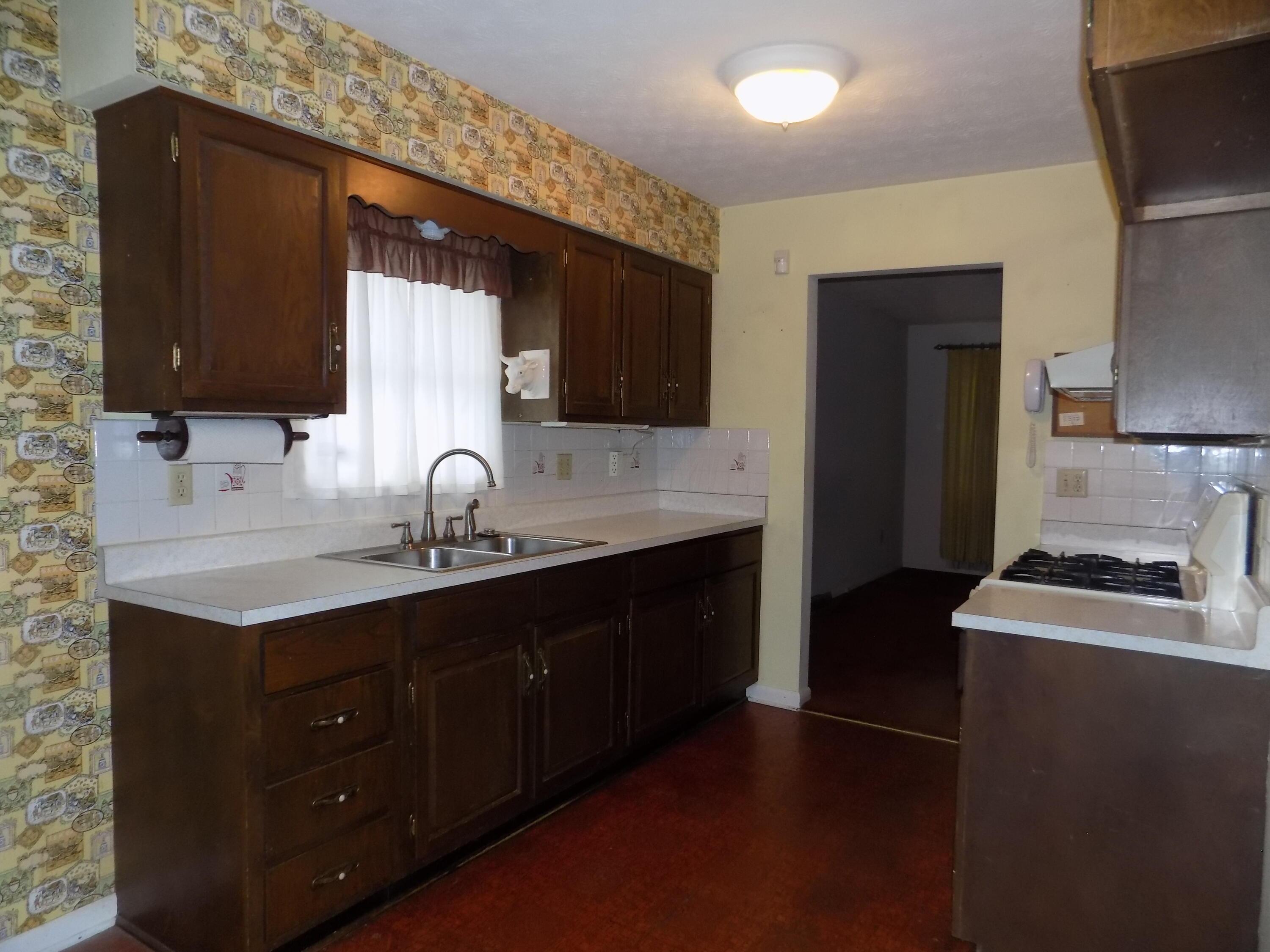 2100 Sale Road Columbus, OH 43224 - Photo 6 of 24 Nice size kitchen space.