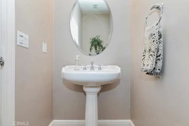 a view of house with garden